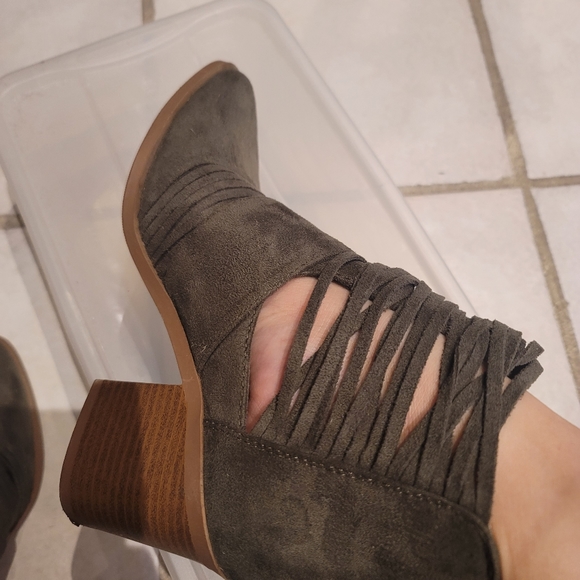 Army green cut-out boots - Picture 10 of 13